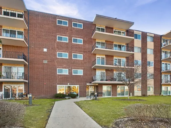 5300 Walnut Ave APT 24B, Downers Grove, IL 60515
