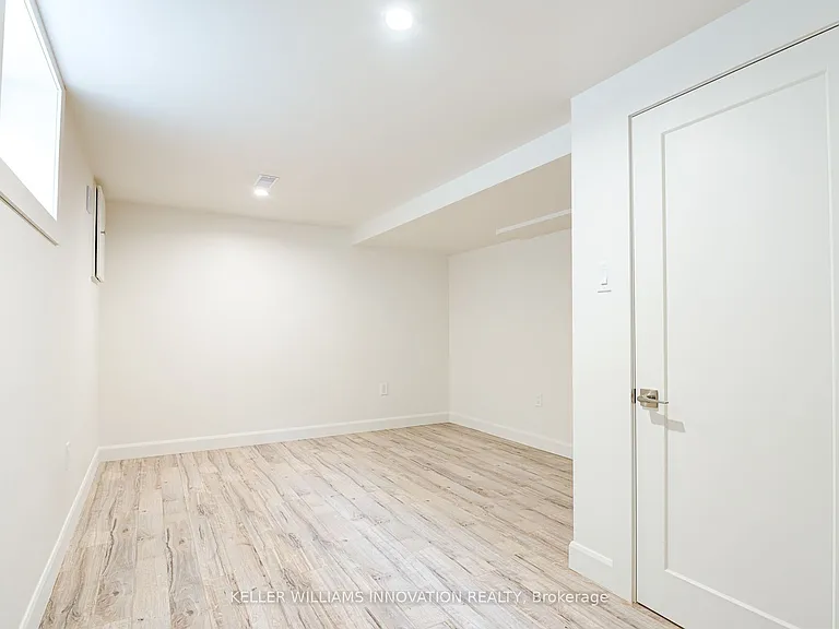 81 Culver Cres #B — Photo 23