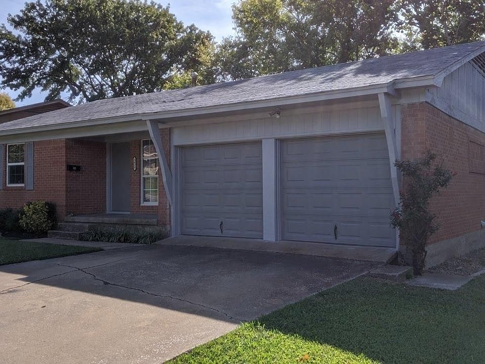 Newly painted trim, garage door opener included