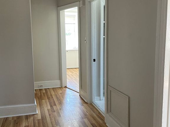 2nd image of 112 S Broadway #C413e5510