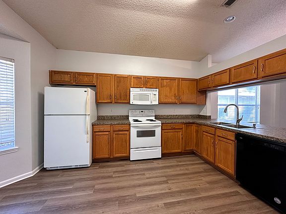 3rd image of 4358 Campus Hills Cir