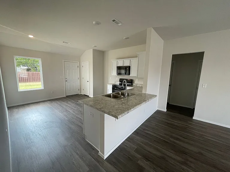 2609 S Silver St — Photo 3