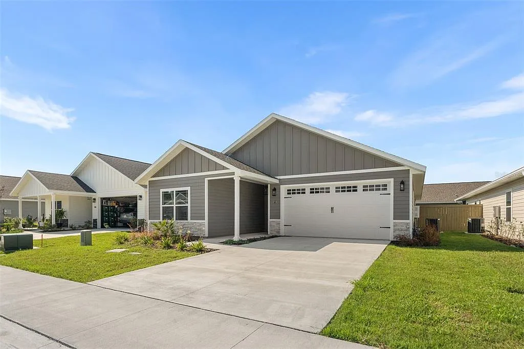 3 bed, 2.0 bath, 1705 sqft, $3,195 — Photo 2