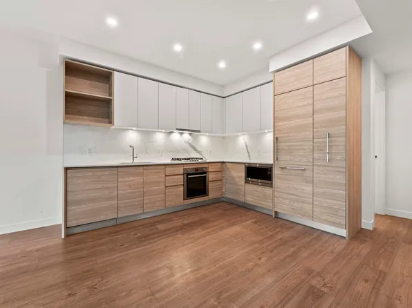 585 Austin Ave #502, Coquitlam, BC V3K 0G6