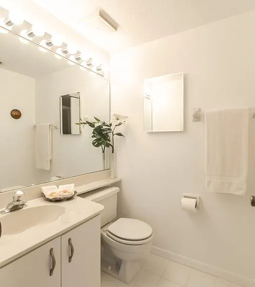1044 Woodshire Ln #B210 — Photo 20