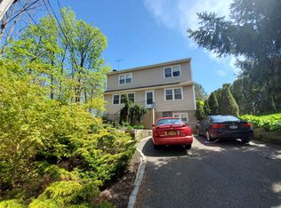 4 Pearsall Pl, Huntington, NY 11743