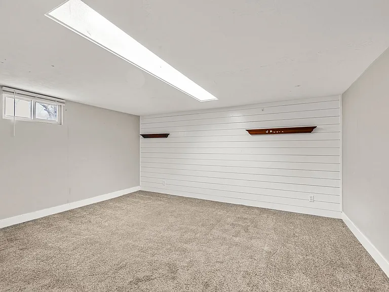 275 Park St — Photo 13