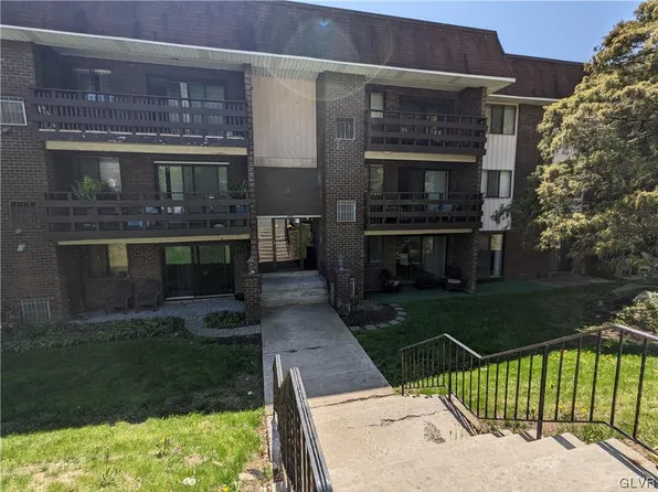1590 Alta Dr APT D2, Whitehall, PA 18052
