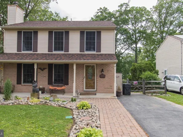 24 Berkley Rd, Broomall, PA 19008
