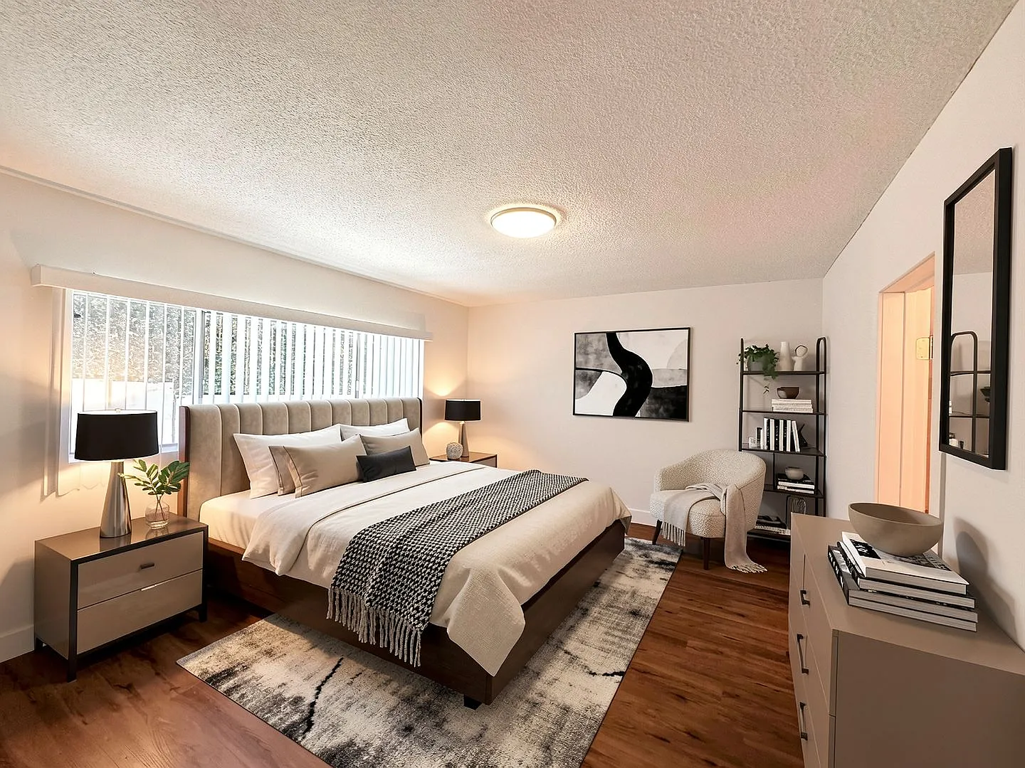 853 W Beach Avenue — Photo 2