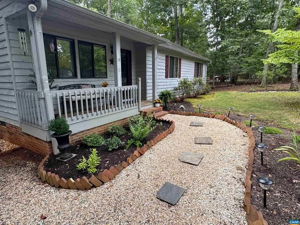 19 Bearwood Rd, Palmyra, VA 22963