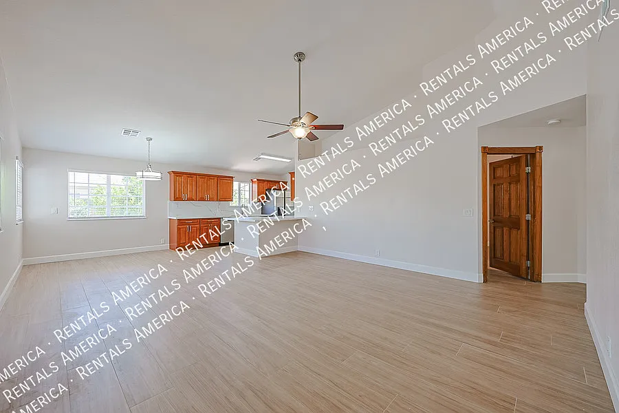 Beautifully 3-Bedroom Home for Rent! — Photo 2