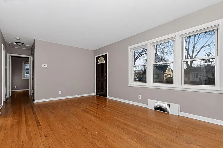 5353 N 56th St — Photo 5