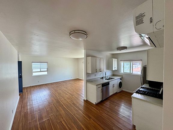 3rd image of 275 N Oakland Ave #12