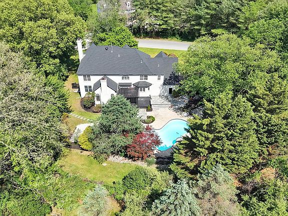 4th image of 505 S Heilbron Dr