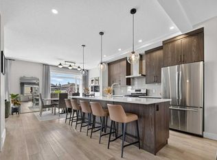 307 S Royal Elm Rd NW, Calgary, AB T3G0G8