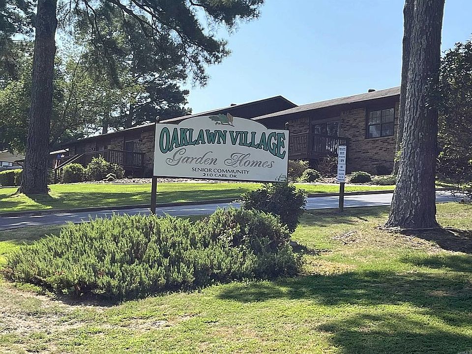 Entrance to Oaklawn Village