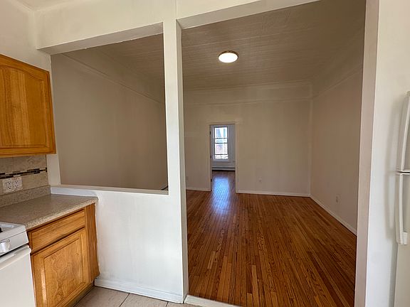 5th image of 8 Carroll St Floor 2