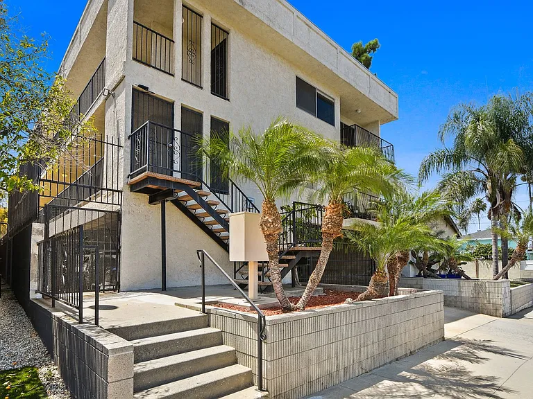 Cabrillo Ave — Photo 9