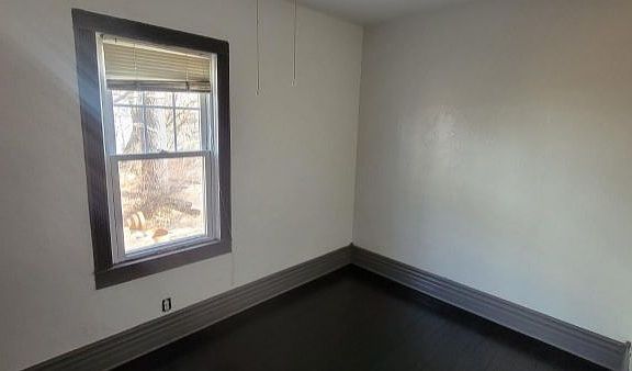 3rd image of 103 Sherman Ave