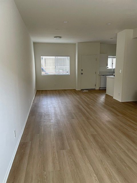 1st image of 915 S Sherbourne Dr
