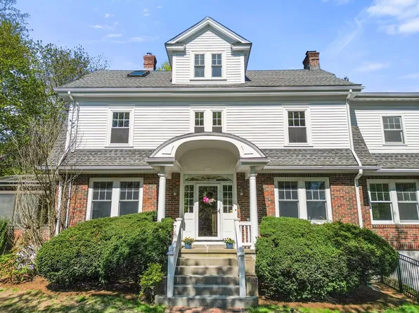 15 Oakwood Rd, Newton, MA 02466