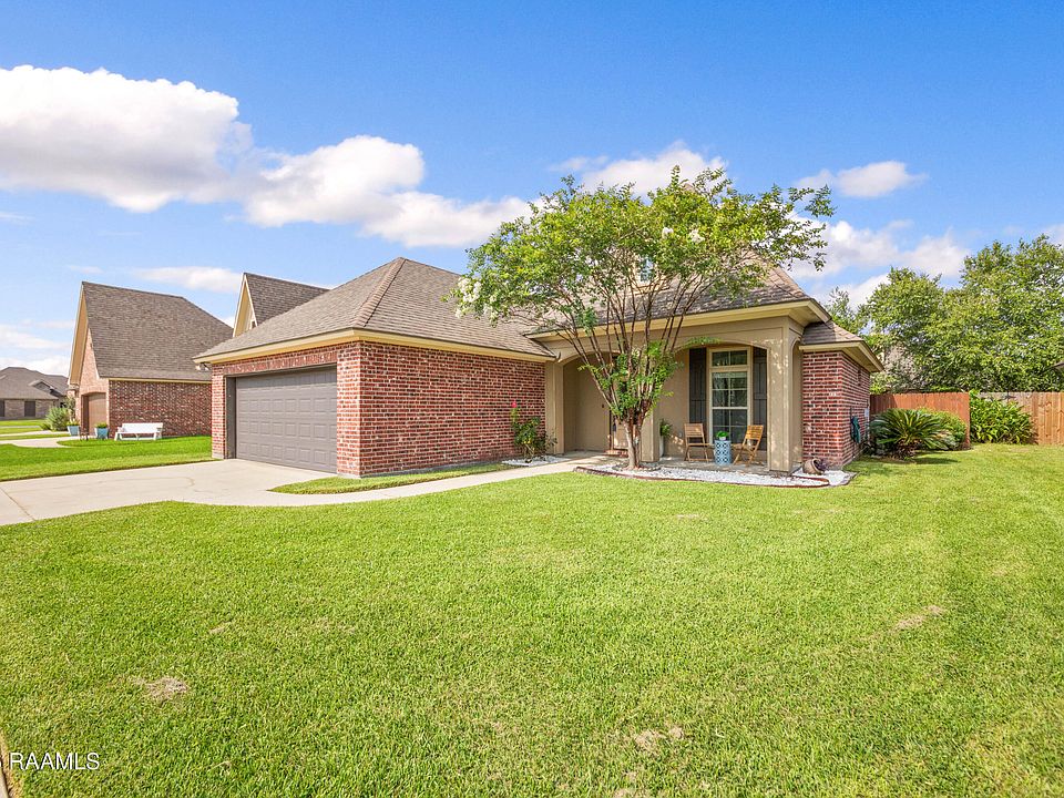 1st image of 114 Hacienda Ln