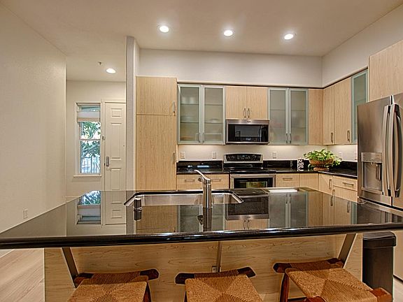 4th image of 2030 N Pacific Ave Unit 115