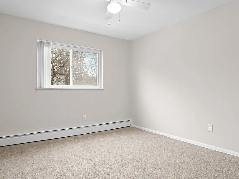 The Hillcrest Apartments — Photo 19