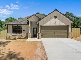 205 Victory St, Palestine, TX 75803