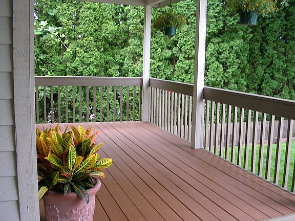 Large porch area!