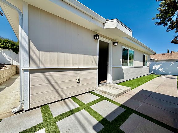 2nd image of 361 Norumbega Dr #Adu
