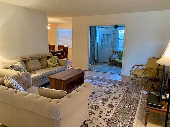 Large living area - (Photo taken while furnished)