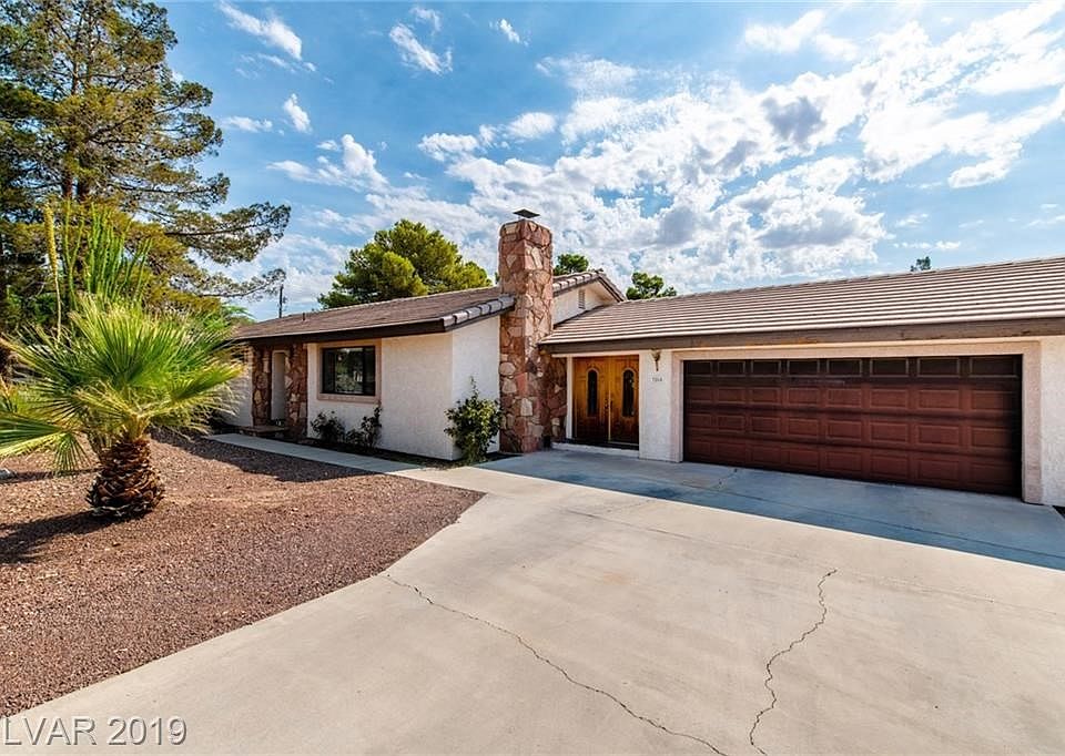 1st image of 3260 N Torrey Pines Dr