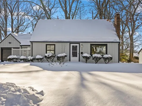 47 Bretton Woods Dr, Cranston, RI 02920