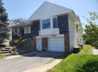 731 Hungry Harbor Rd, Valley Stream, NY 11581