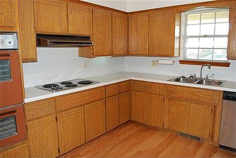 5th image of 543 SW 53rd St