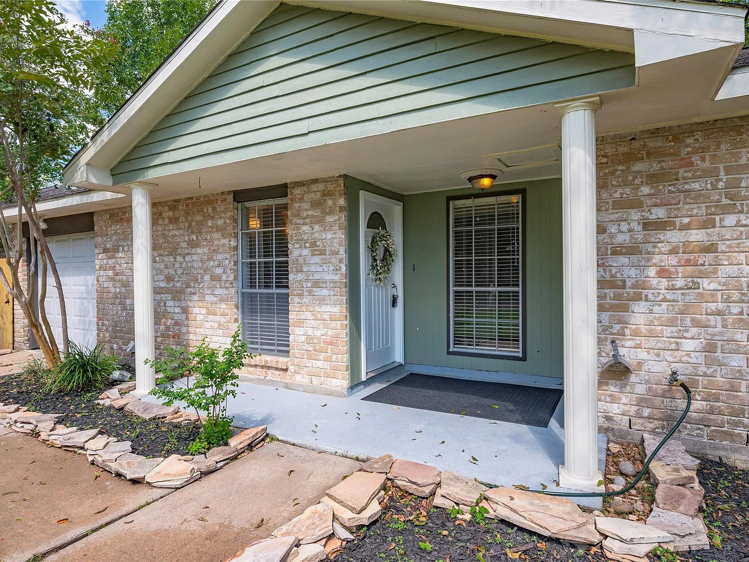 3 bed, 1.5 bath, 1049 sqft, $1,850 — Photo 4