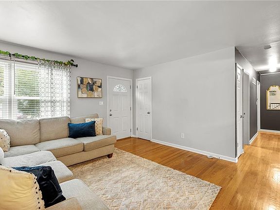4th image of 10106 W 91st St