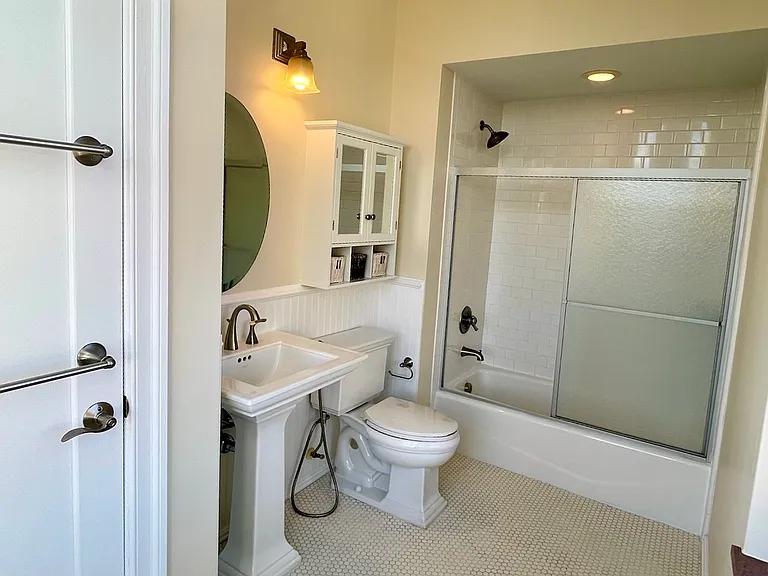 Bathroom 2 - Master Bed