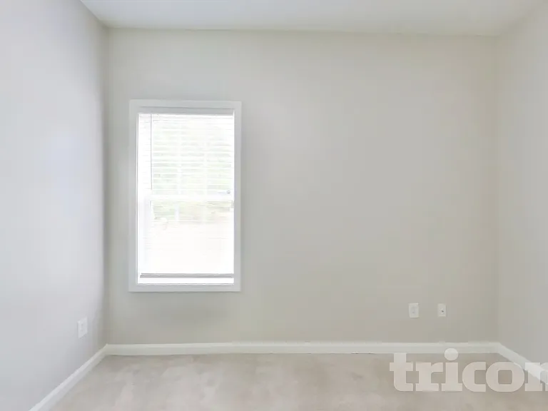 585 Chastleton Dr — Photo 11