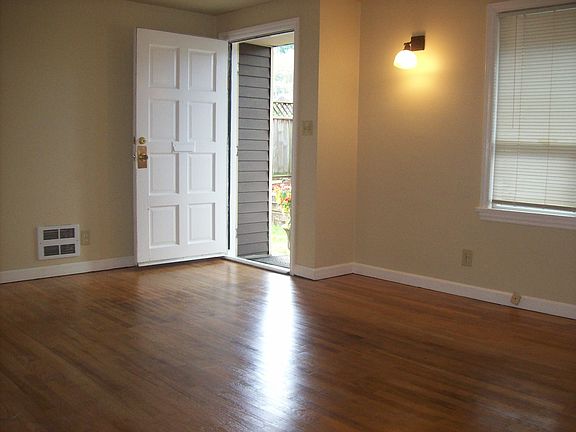 Living room, hardwood floors