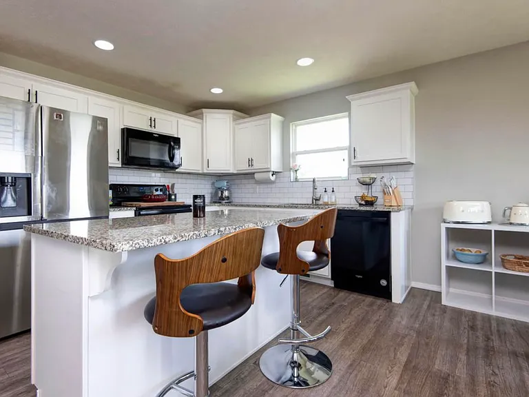 458 Ethan Ave — Photo 12