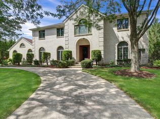 2 Saddle Ct, Burr Ridge, IL 60527