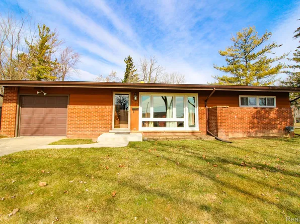 29108 Southgate Dr, Southfield, MI 48076