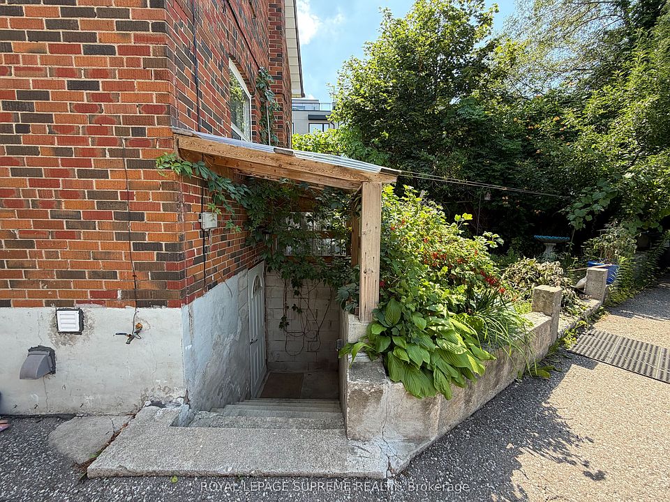 1st image of 1074 Briar Hill Ave #Basement