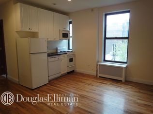 27 1/2 Morton St APT 20, New York, NY 10014