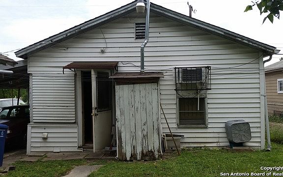 3rd image of 1305 Lombrano St
