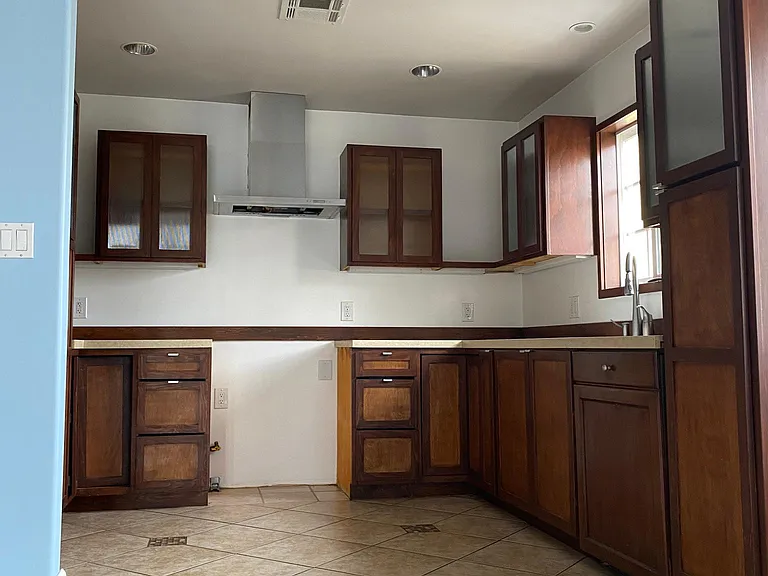 4541 Saint Elmo Dr — Photo 12