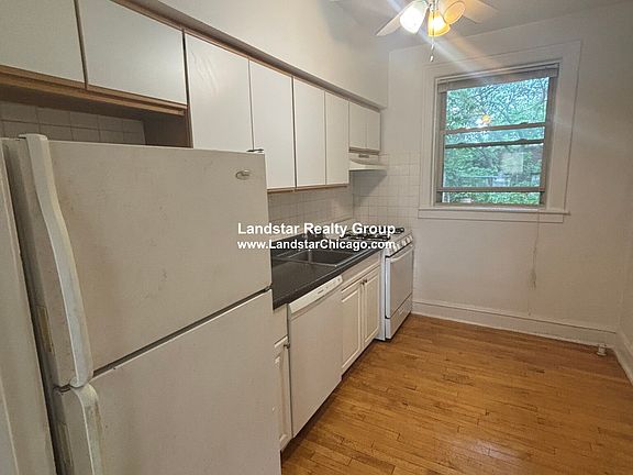3rd image of 828 Reba Pl APT 3S